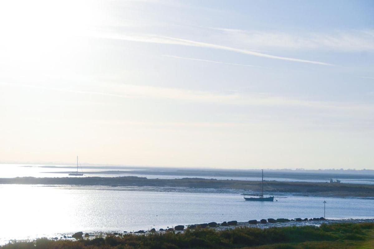 Bromans Barn A Beautiful Cottage By The Sea And Cudmore Nature Reserve West Mersea Exterior foto