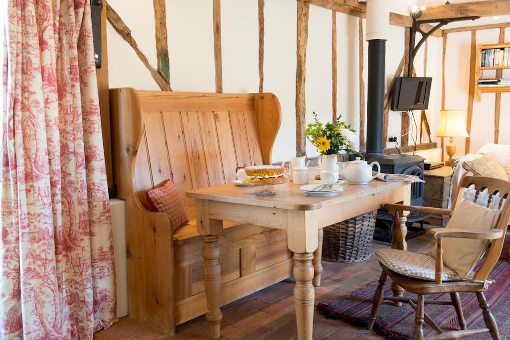 Bromans Barn A Beautiful Cottage By The Sea And Cudmore Nature Reserve West Mersea Exterior foto